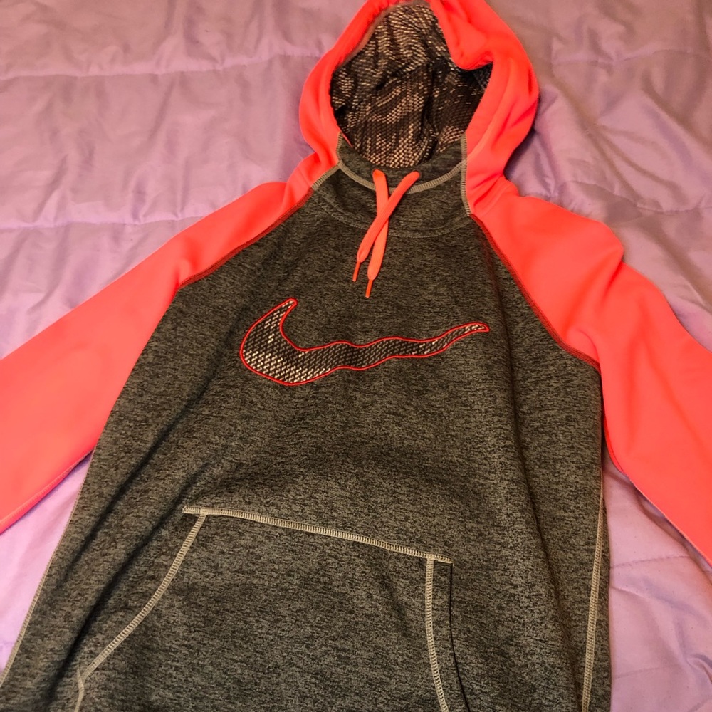 women medium nike hoodie